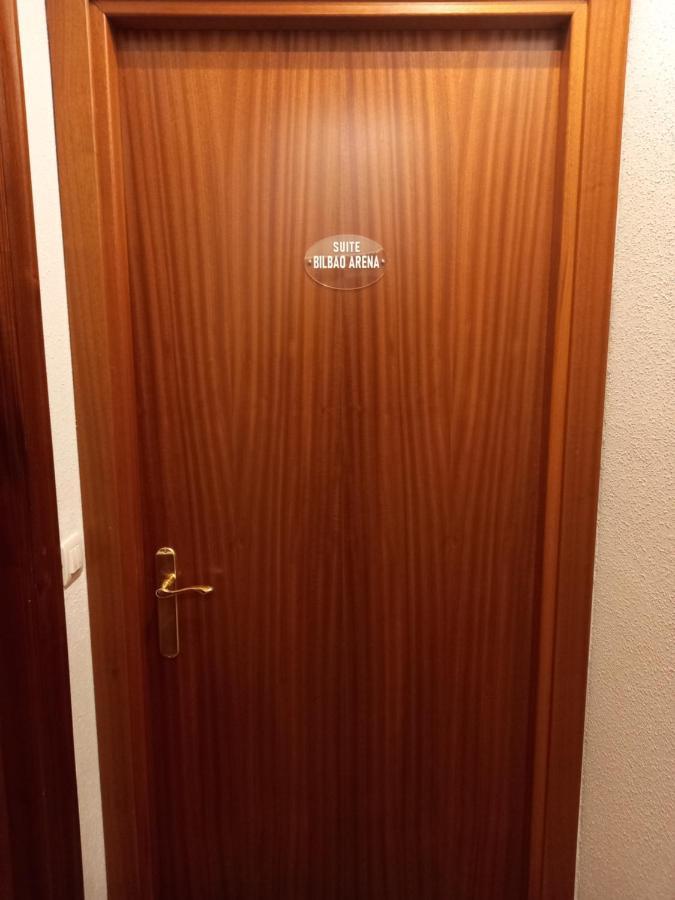 Suite Bilbao Arena Con Plaza De Garaje Exterior photo